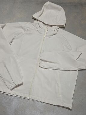 Beyond Yoga Cream Hooded Windbreaker Jacket